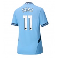 Camisa de Futebol Manchester City Jeremy Doku #11 Equipamento Principal Mulheres 2024-25 Manga Curta